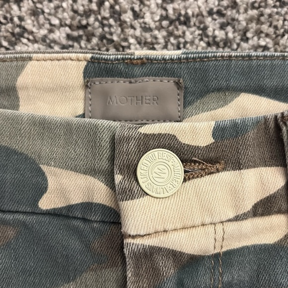 Mother High Waisted Looker Ankle Fray in Camo - Picture 7 of 9